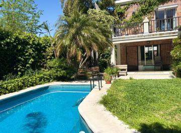 Casa de 6 ambientes, San Isidro · Alquiler Temporario - Martinez, Calle Cortada - Garita - Jardín con Pileta - Sol Casi Todo El Día.
