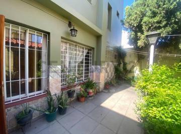 PH · 303m² · 5 Ambientes · 1 Cochera · Venta 2 PH en Block - Piñeyro, Avellaneda.
