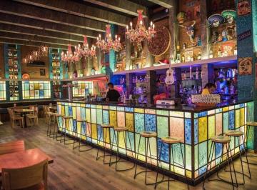Local comercial · 120m² · 4 Ambientes · 1 Cochera · Local - Fondo de Comercio. Restaurante Tex - Mex - 4.2 Estrellas y (2.6k) Opiniones - Parque Leloir
