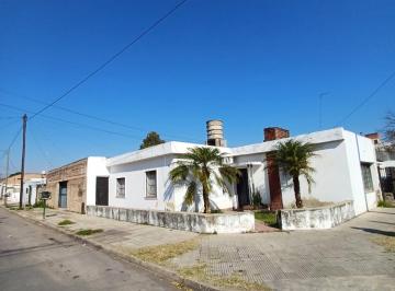 Casa de 3 ambientes, Córdoba · Venta Casa 3 Dorm., Muy Amplia en Barrio Las Flores