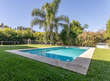 Casa · 200m² · 5 Ambientes · 4 Cocheras · Casa en Venta en La Comarca, 3 Amplios Dorm., Piscina y Parque