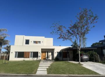 Casa · 225m² · 6 Ambientes · 4 Cocheras · Casa en Venta en El Barrio Cerrado San Matias, Escobar