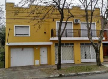 Casa · 164m² · 3 Ambientes · 2 Cocheras · Venta de Casa con Locales en Zona Residencial de Merlo