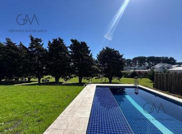 Casa · 282m² · 4 Ambientes · 2 Cocheras · Casa en Alquiler de Temporada Rumenco