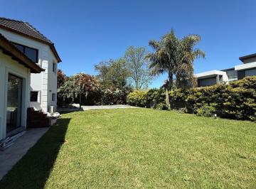 Casa · 316m² · 6 Ambientes · 1 Cochera · Casa Chalet en Venta en Septiembre, Escobar, G. B. a. Zona Norte