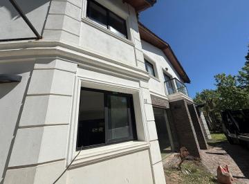 Casa · 316m² · 6 Ambientes · 1 Cochera · Casa Chalet en Venta en Septiembre, Escobar, G. B. a. Zona Norte