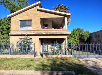 Casa de 5 ambientes, Las Tapias · Propiedad de Dos Plantas a La Venta en Las Tapias