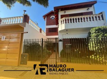 Casa · 315m² · 5 Ambientes · 2 Cocheras · Casa en Gregorio de Laferrere - 4 Dorm.