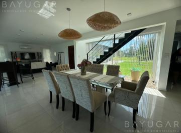 Casa · 260m² · 4 Ambientes · 4 Cocheras · Alquiler Anual Casa en Haras del Sol - Pilar (Disponible a Partir de Abril)