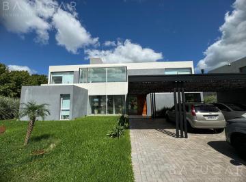 Casa · 260m² · 4 Ambientes · 4 Cocheras · Alquiler Anual Casa en Haras del Sol - Pilar (Disponible a Partir de Abril)