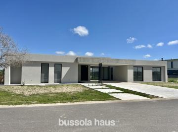 Casa · 259m² · 5 Ambientes · 2 Cocheras · Casa en Venta a Estrenar de Una Planta en Naudir con Salida Al Río