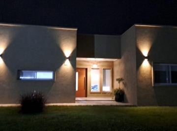 Casa · 162m² · 6 Ambientes · 3 Cocheras · Casa en San Ramon
