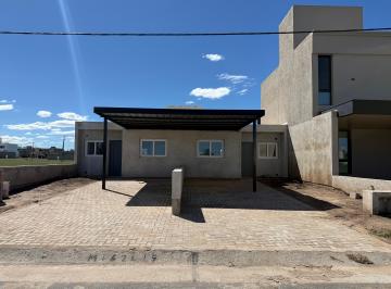 Casa · 105m² · 2 Dormitorios · 1 Cochera - Ines Alignani · Oportunidad en Docta Av – Dúplex Pb