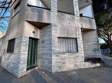 Casa · 152m² · 3 Ambientes · 1 Cochera · Garay 1700, Esquina Italia, 2 Dorm., Cochera.