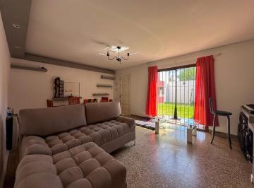 Casa · 118m² · 4 Ambientes · 1 Cochera · Venta| Casa 3 Dorm. en Barrio Observatorio