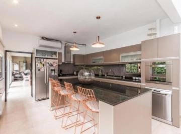 Casa de 4 ambientes, Lomas de Zamora · Venta Casa 4 Ambientes con Pileta y Detalles de Categoria en Llavallol