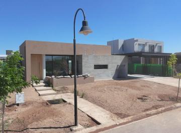 Casa · 200m² · 3 Dormitorios · 2 Cocheras · Casa en Venta