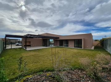 Casa · 200m² · 4 Ambientes · 2 Cocheras · Casa en Venta
