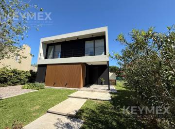 Casa · 299m² · 6 Ambientes · Casa en Venta en Ayres Plaza