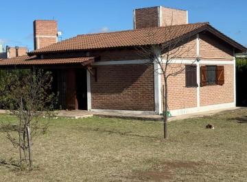 Casa · 75m² · 3 Ambientes · 1 Cochera · Hermosa Casa en Villa Luján
