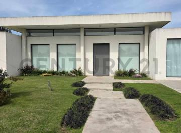 Casa · 191m² · 6 Ambientes · 3 Cocheras · Venta Casa 6 Ambientes - Club de Campo La Candida - Ruta 2 - La Plata