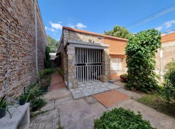 Casa de 5 ambientes, Rosario · Casa en Venta de 2 Dorm. C/ Cochera en Triángulo