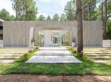 Casa · 200m² · 5 Ambientes · 1 Cochera · Casa en Venta 5 Ambientes Pinamar Norte