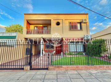 Casa · 227m² · 4 Ambientes · 3 Cocheras · Venta de Casa 4 Ambientes en San Antonio de Padua, Merlo