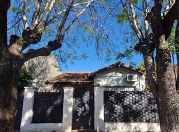 Casa de 3 ambientes, San Isidro · Chalet Sobre Excelente Lote 2 Dorm. Dependencia Jardin Cochera