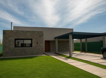 Casa de 4 ambientes, Carrodilla · Casa en Venta - B° Pueblo Malbec