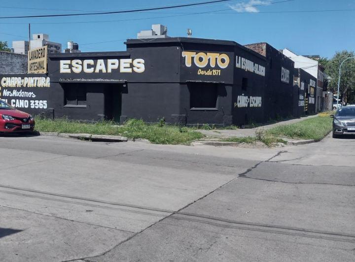 Bodega-Galpón · 700m² · 3 Ambientes · 6 Cocheras