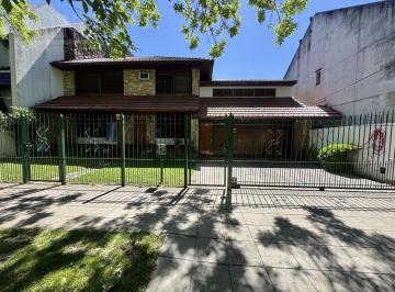 Casa · 360m² · 7 Ambientes · 4 Cocheras · Casa en Banfield Oeste
