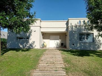 Casa · 145m² · 5 Ambientes · 1 Cochera · Casa en Venta en San Sebastian, Escobar, G. B. a. Zona Norte