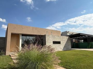 Casa de 5 ambientes, Carrodilla · Inkasa Inmobiliaria - Vende Casa en Barrio Privado Gran Boedo