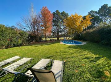 Casa · 259m² · 6 Ambientes · 1 Cochera · Casa en Venta en Abril Club de Campo Fondo Golf 6 Ambientes Hudson Berazategui