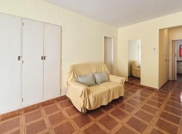 Departamento · 32m² · 1 Ambiente · Amplio Monoambiente Amoblado con Baño Reciclado y Cocina Independiente 2 Placard Caballito