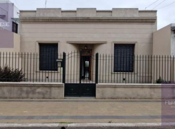 Casa · 150m² · 6 Ambientes · Casa en Centro de Lujan