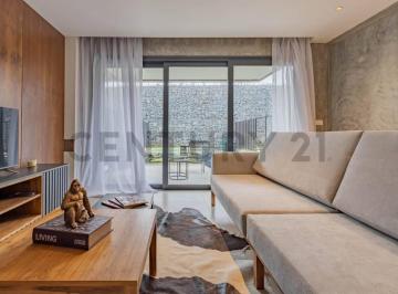 Casa · 118m² · 4 Ambientes · 2 Cocheras · Casa en Alquiler en Joaquín Gorina