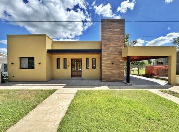 Casa · 76m² · 3 Ambientes · 1 Cochera · Venta - Casa San Jeronimo Sud