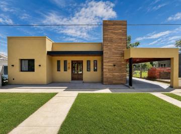 Casa · 76m² · 3 Ambientes · 1 Cochera · Venta - Casa San Jeronimo Sud