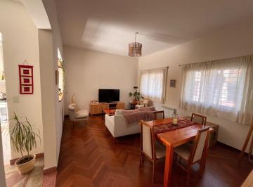 Casa · 120m² · 4 Ambientes · 2 Cocheras · Olivos Golf - Chalet de Estilo 4 Amb - Reformas a Nuevo! con Opción de Local y Uso Profesional!