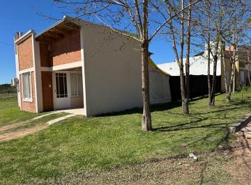 Casa · 120m² · 2 Dormitorios · 1 Cochera · Vendo Dos Casas en Caseros, Entre Ríos