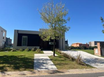 Casa · 132m² · 4 Ambientes · 1 Cochera · Casa en Venta en Araucarias, Puertos, Escobar
