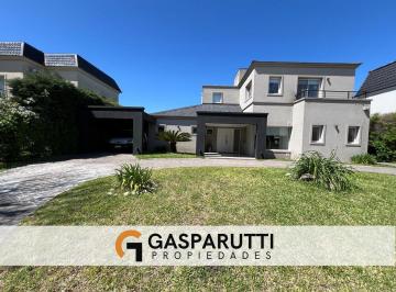 Casa · 320m² · 5 Ambientes · 6 Cocheras · Casa en Venta en El Barrio Septiembre Escobar Apto Credito