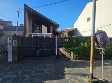 Casa · 245m² · 5 Ambientes · 1 Cochera · Casa Chalet en Venta en Haedo, Morón, G. B. a. Zona Oeste