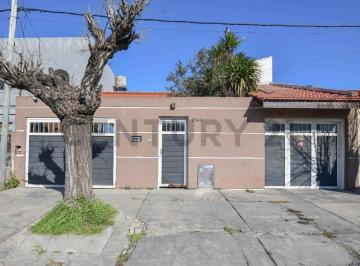 Casa · 220m² · 6 Ambientes · 2 Cocheras · Casa Venta La Plata 3 Dorm. Pileta Quincho