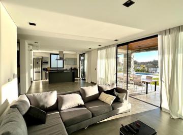 Casa · 346m² · 5 Ambientes · 2 Cocheras · Casa en Venta a La Laguna Barrio El Cantòn Islas Escobar