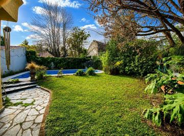 Casa · 254m² · 8 Ambientes · 1 Cochera · Casa en Venta, Parque Cisneros - Pileta, Jardin. Villa Adelina 3 Dorm. en Pb