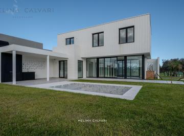 Casa · 177m² · 4 Ambientes · 1 Cochera · Moderna Casa 4 Ambientes a Estrenar