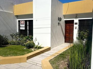 Casa · 110m² · 4 Ambientes · Casa en Barrio El Mirador